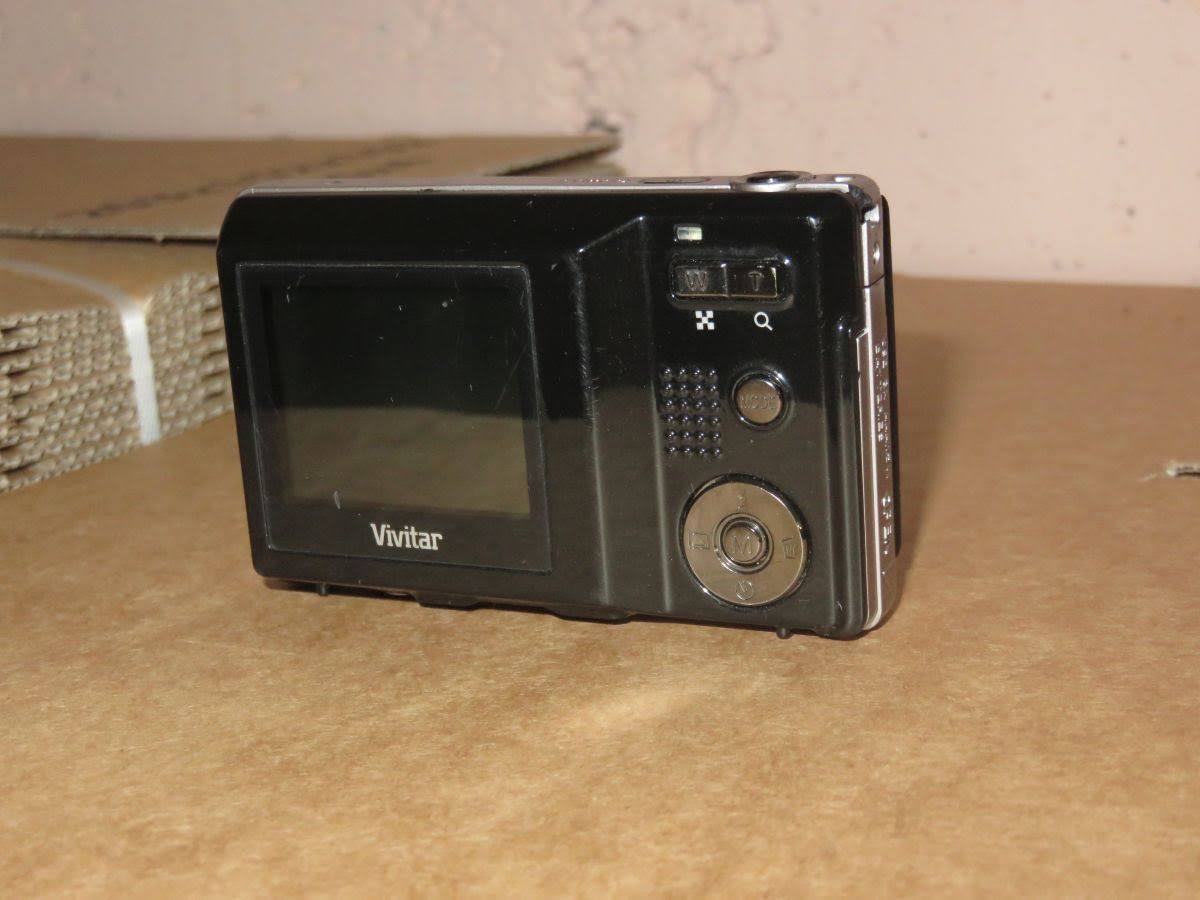 Digital Camera D833218