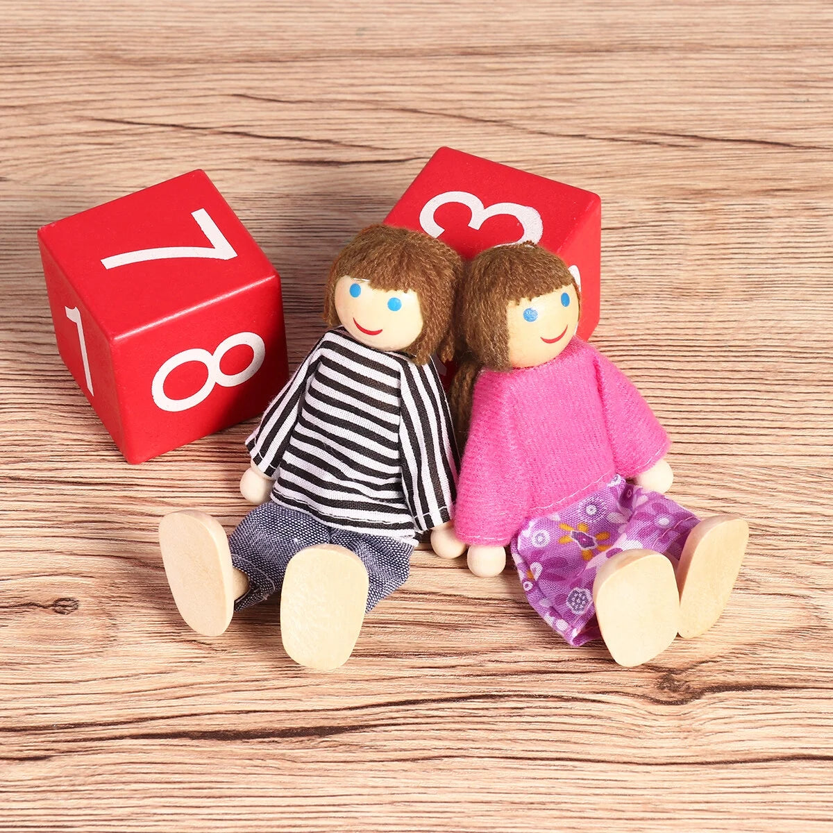 Wooden Dollhouse Dolls Set of 7 Figures D838