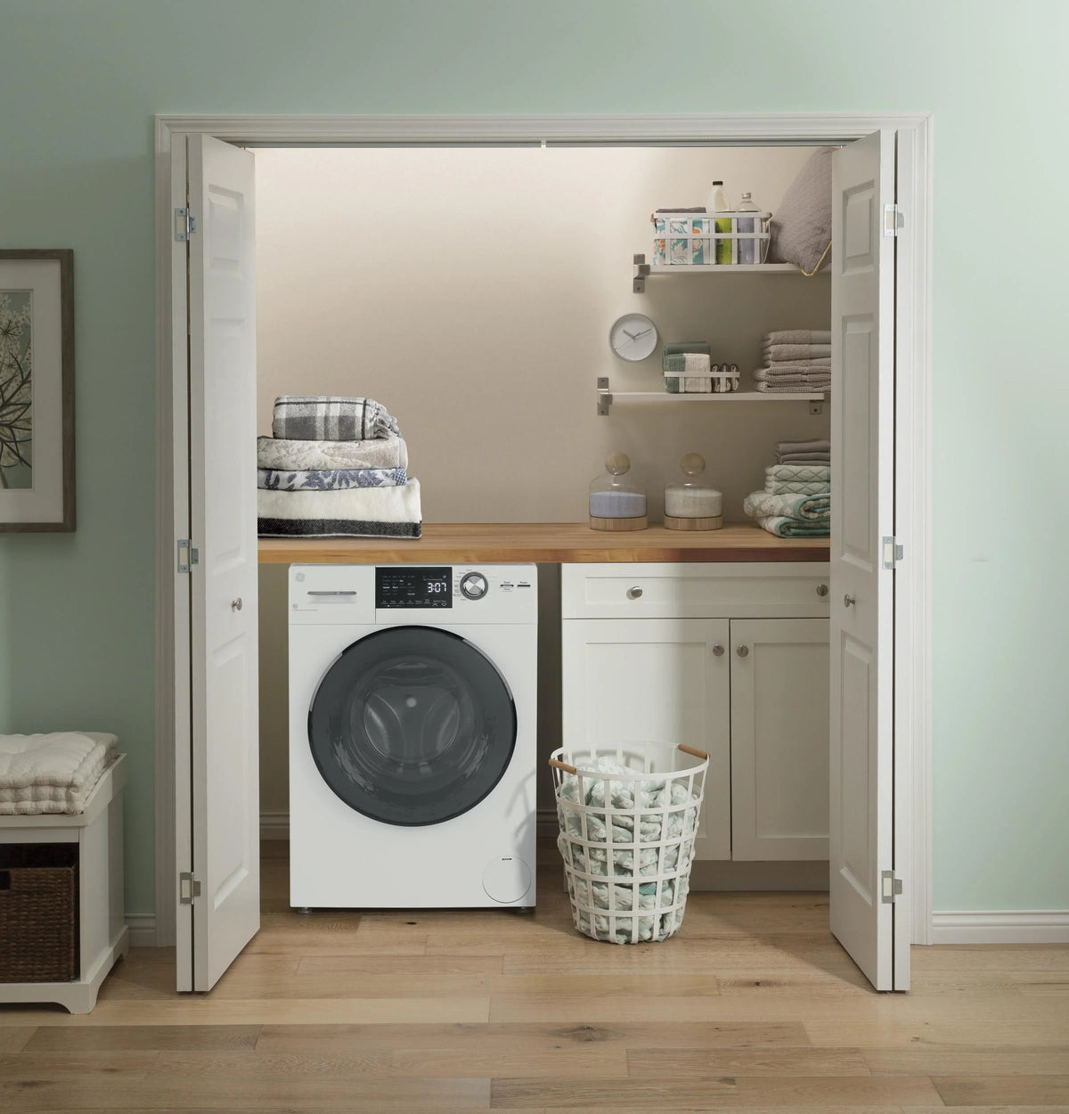 White 2.4 Cu. Ft. Front Load Washer Dryer Combo U5716