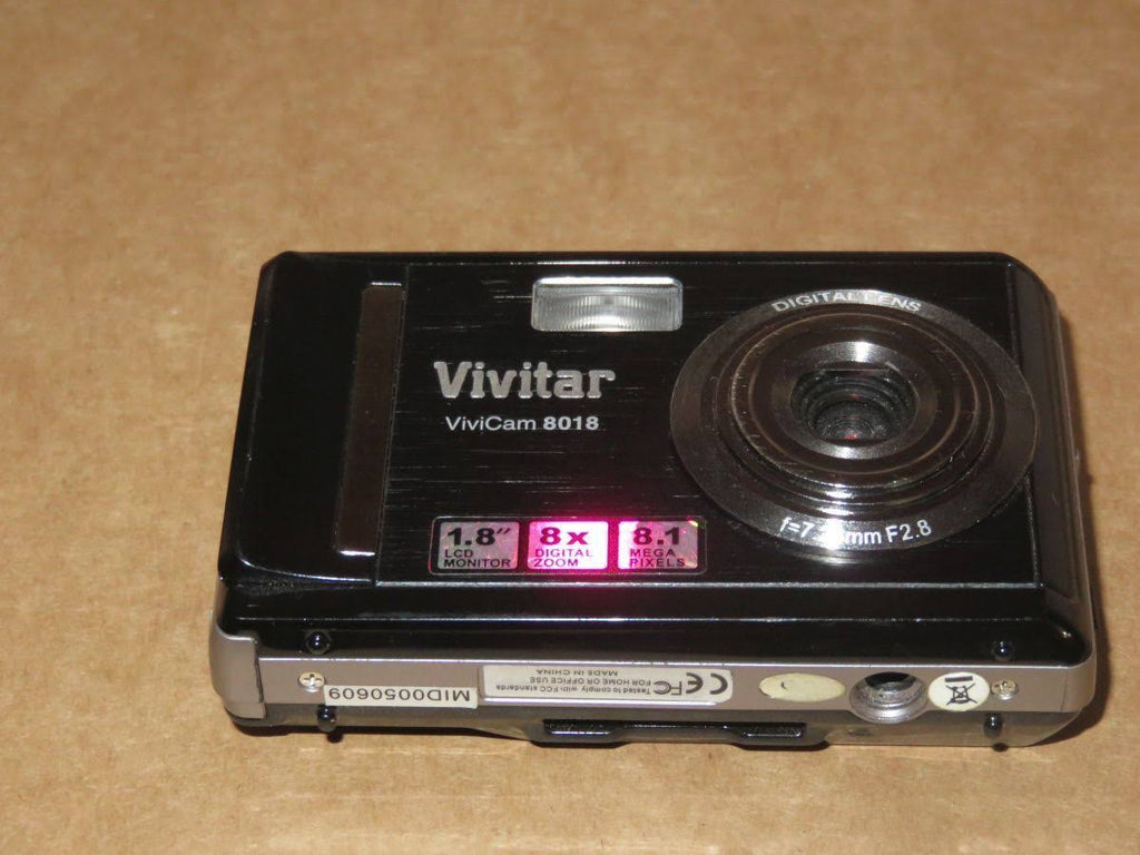 Digital Camera D833218