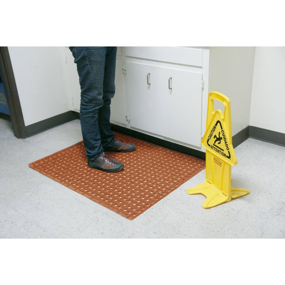 3/8 in x 34 in x 6 ft Red Non-Slip Nitrile Rubber Matting C680677