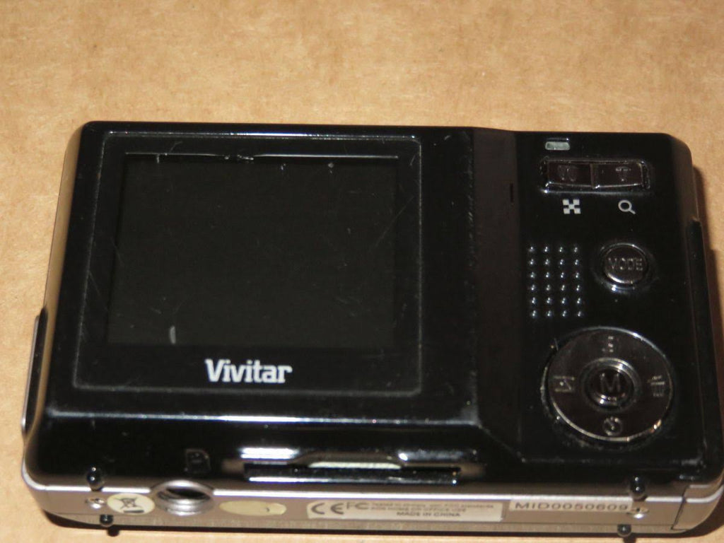 Digital Camera D833218