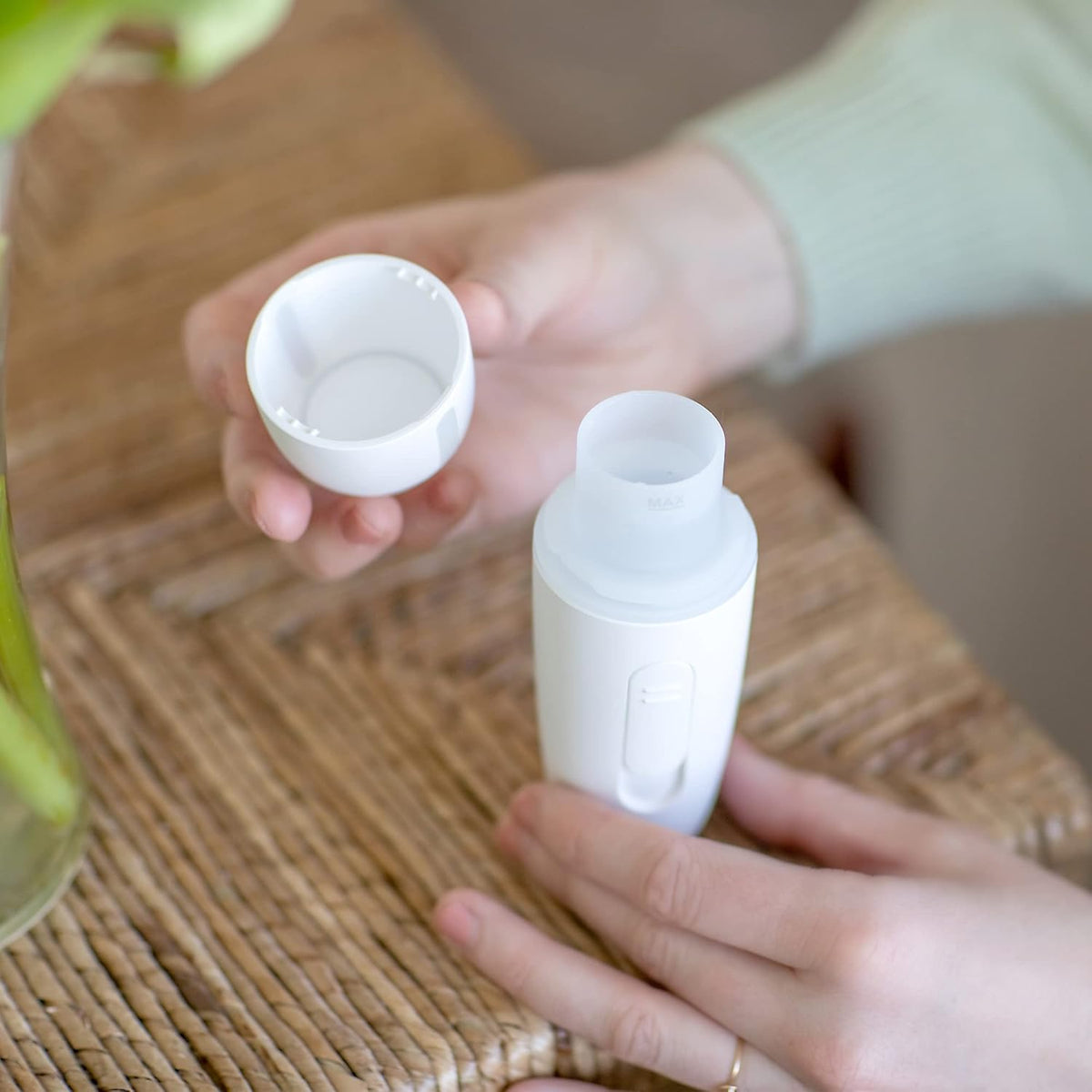 Mini Portable Diffuser for Essential Oils, Rechargeable via USB, Cordless W8392