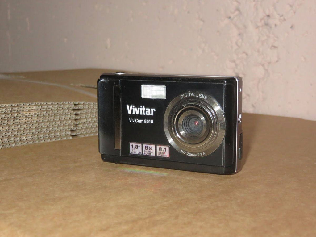 Digital Camera D833218