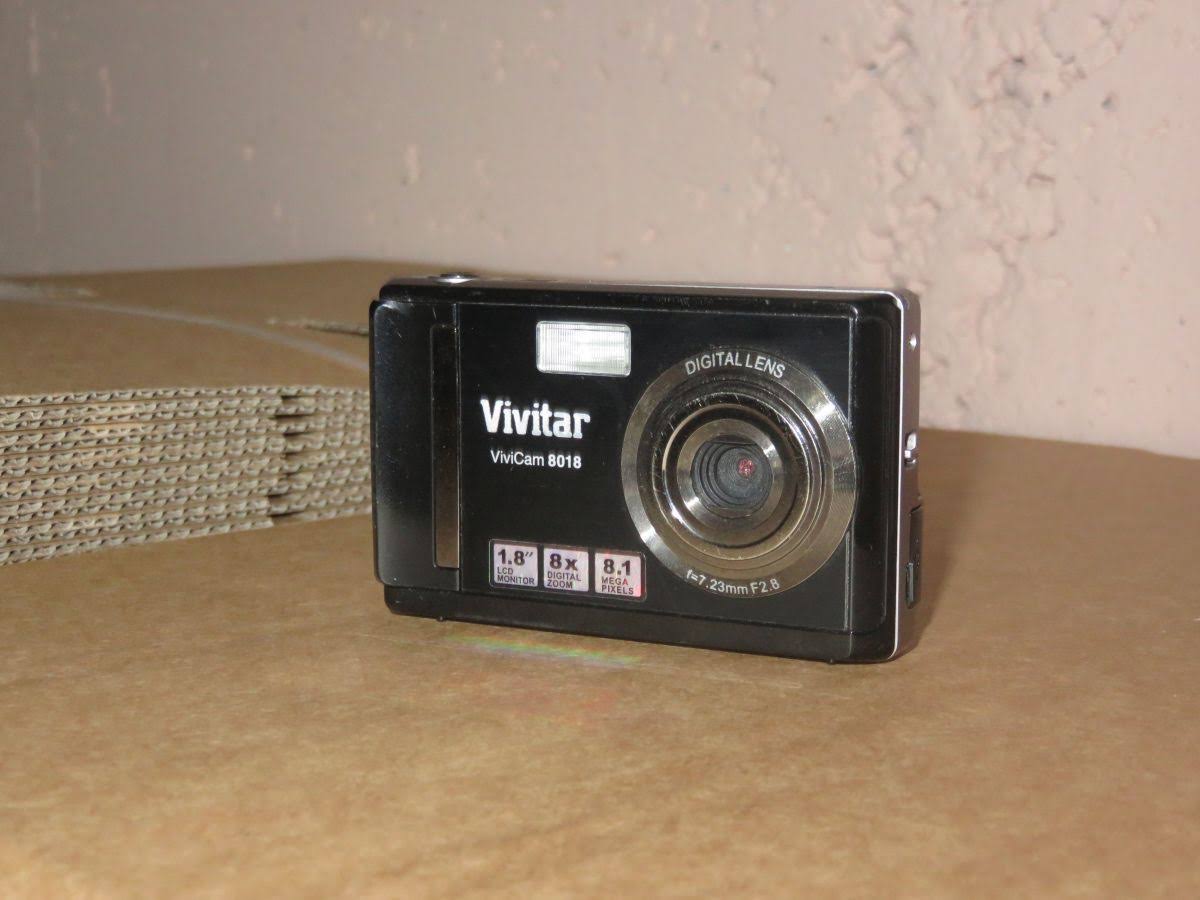 Digital Camera D833218