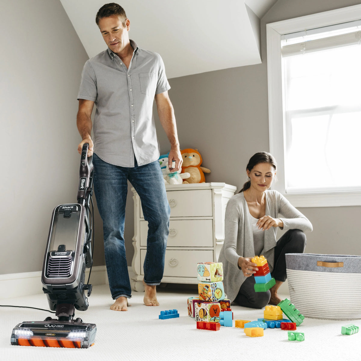 Powered Lift-Away Upright Vacuum with DuoClean Self-Cleaning Z259028