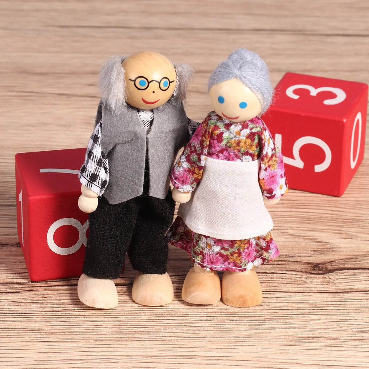 Wooden Dollhouse Dolls Set of 7 Figures D838