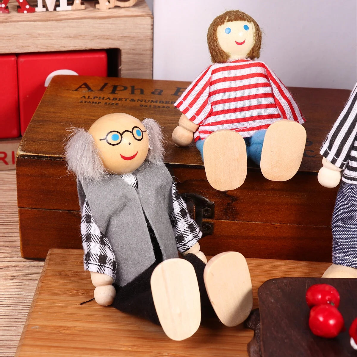 Wooden Dollhouse Dolls Set of 7 Figures D838