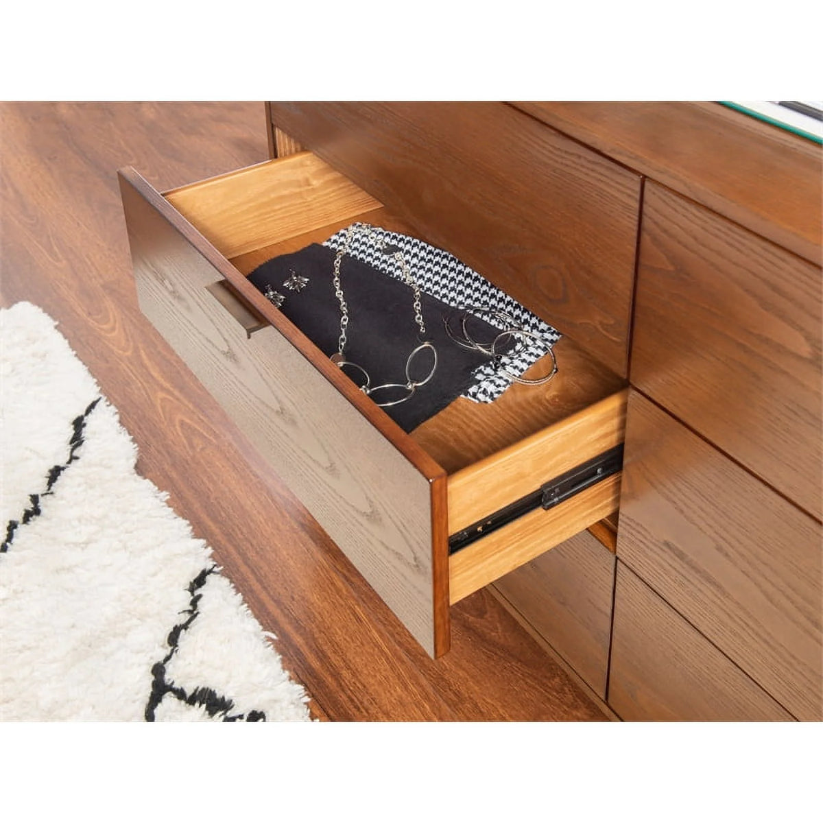 Brown 6 Drawer Wood Dresser Z613