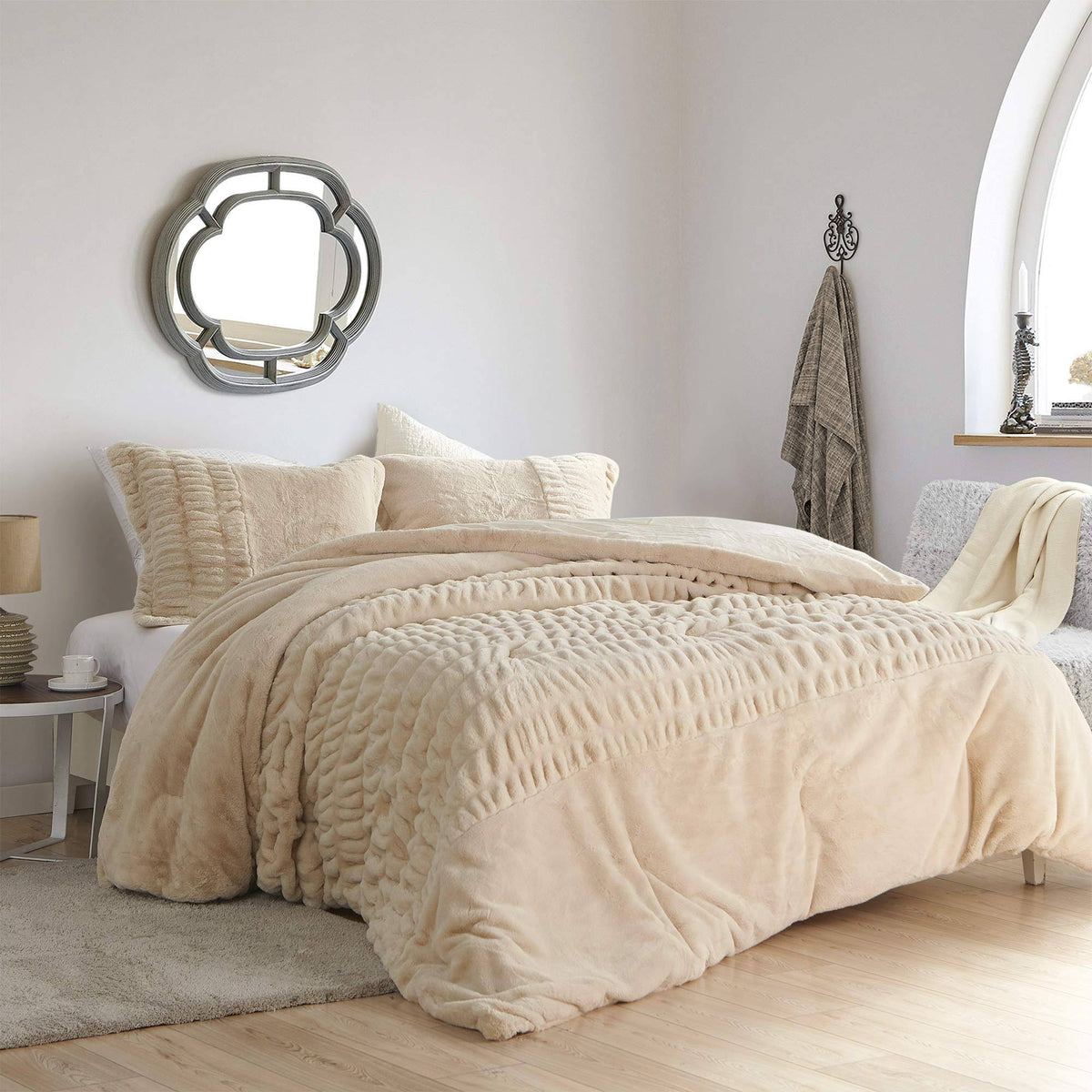 Angora Oversized King Comforter F903468