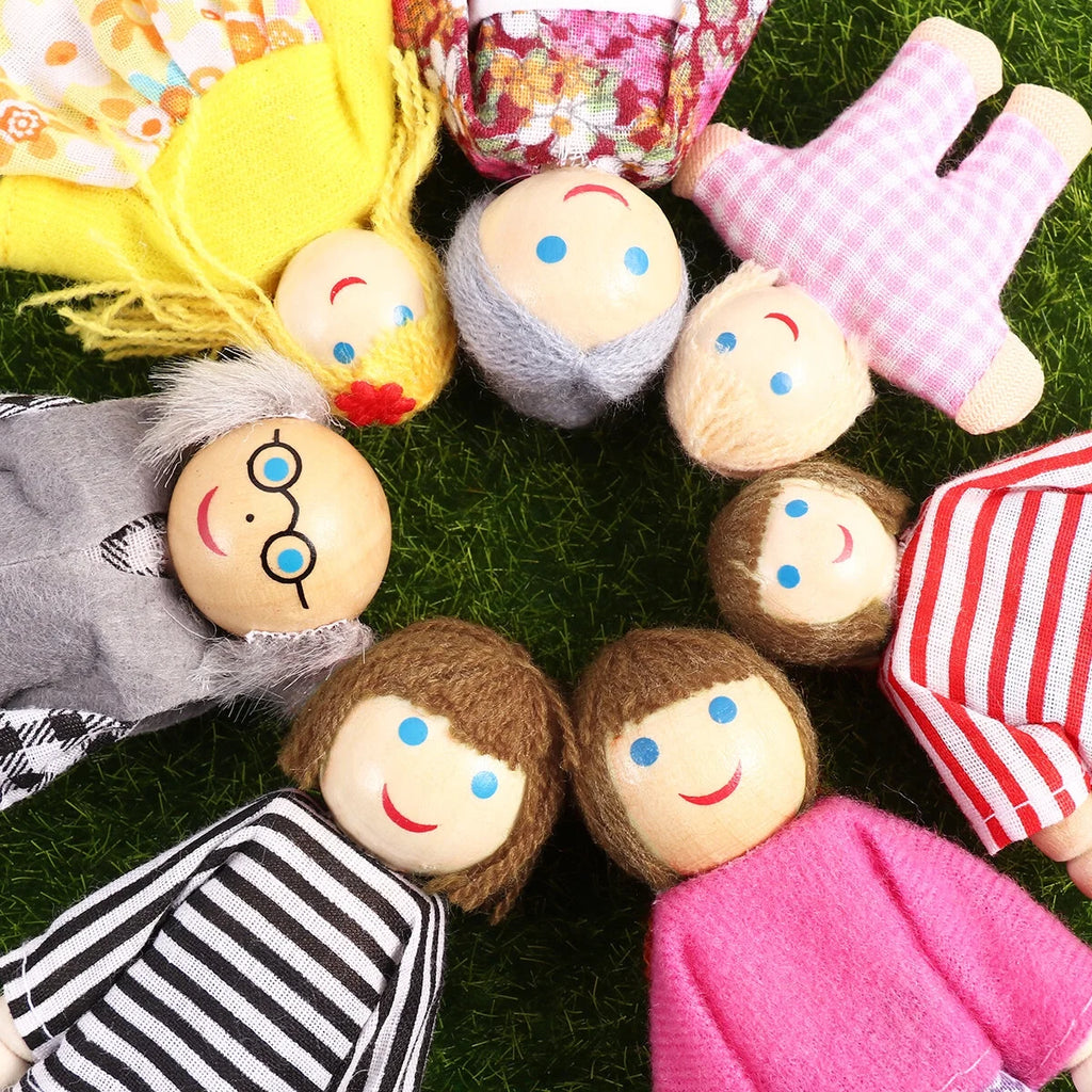 Wooden Dollhouse Dolls Set of 7 Figures D838